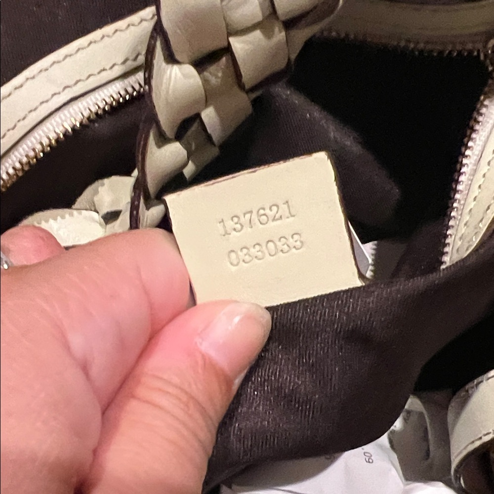 Gucci Beige and Cream Shoulder Bag - Picture 6 of 6